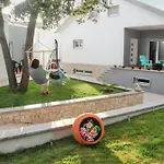 Charming House Atalaia + Pool Ferienhaus